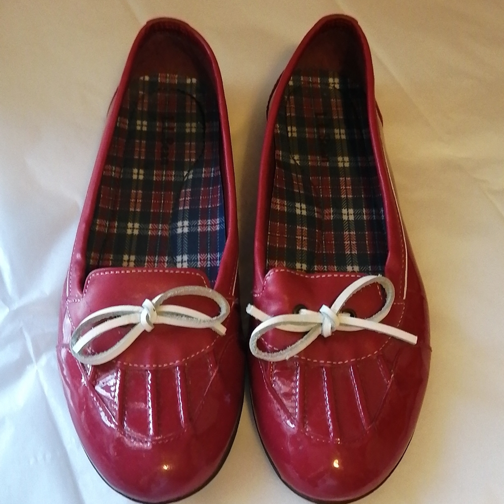 L.L. Bean apple red patent flats/ loafers or rain skippers, nonslip, sz …